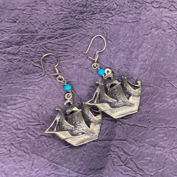 Vintage 925 Sterling Silver Cutter Earrings with Aged Patina Finish - Picture 9 of 11